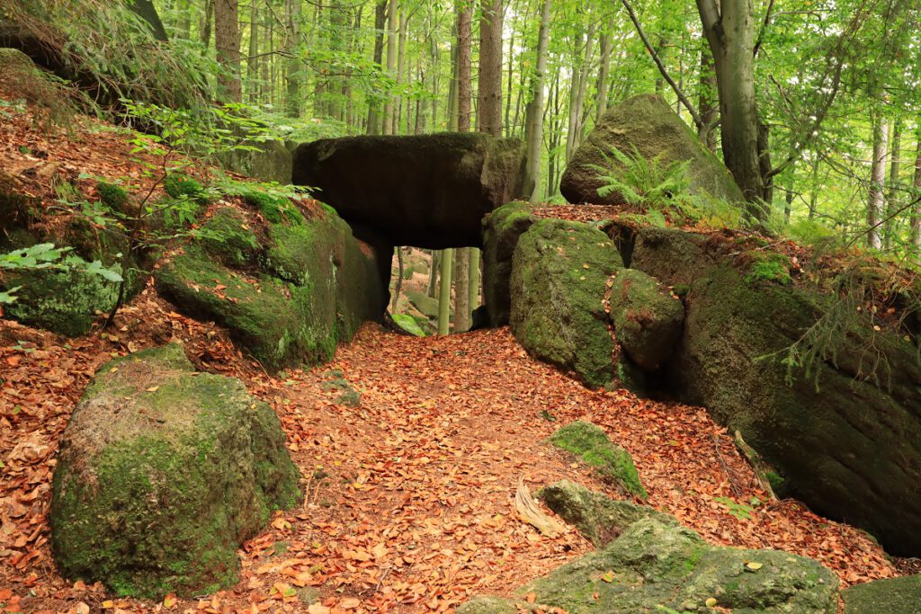 Skalní brána pod Oldřichovským Špičákem